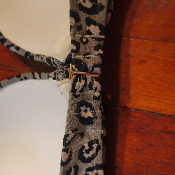 Shade & Shore Gray Leopard Print Halter Neck Bikini Top Sz 32B - Picture 5 of 9